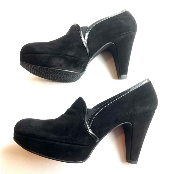 Stuart Weitzman black suede heels - Picture 2 of 7